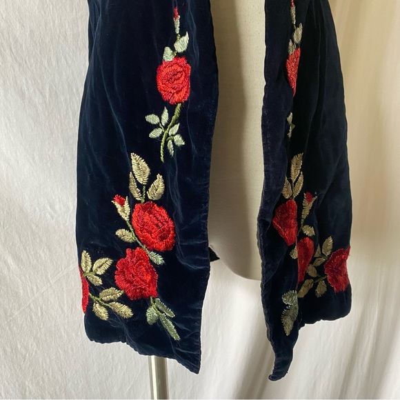 Vintage Floral Embroidered Vest - Picture 2 of 7